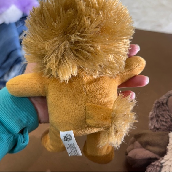 Set of 2 Plush Toys – Lion Stuffed Animal & Owl Hand Puppet • Soft & Cute - Picture 7 of 13